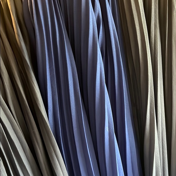 BCBGMaxazria Two Tone Blue Pleated Skirt - Picture 3 of 4